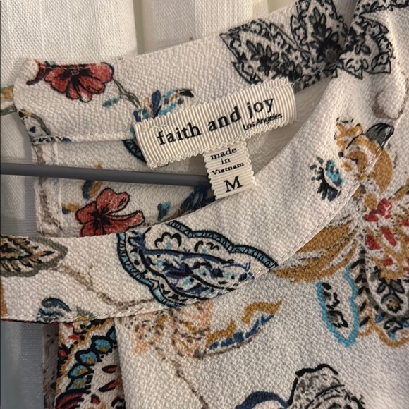 Faith and Joy Split sleeve Floral Print Women's Top - Multicolor - Picture 2 of 5